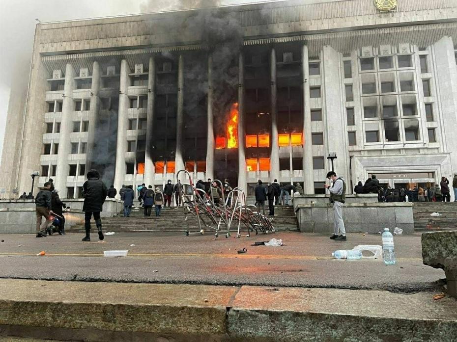 Столкновения и грабежи в Казахстане