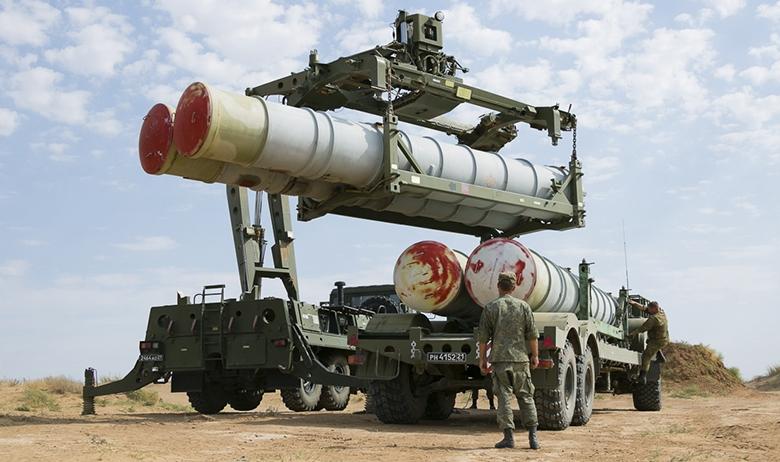 Комплекс C-400 и заряжающая машина