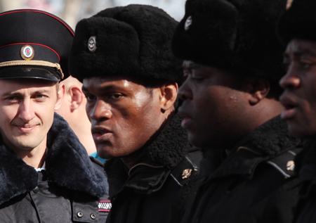 Иностранцев привлекут в Россию низкими зарплатами