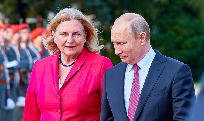 Министром иностранных дел Австрии Карин Кнайсль и президент РФ Владимир Путин