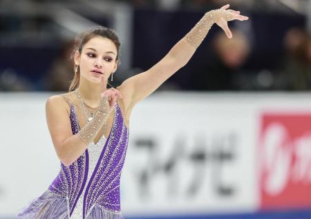Фигуристка Самодурова показала татуировку львицы на фото в купальнике