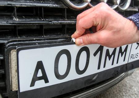 Власти перенесли появление новых автомобильных номеров