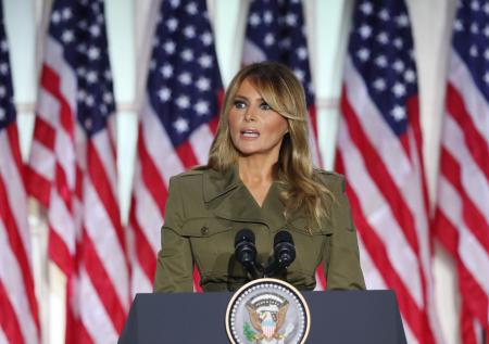 Мелания Трамп подвергла критике штурм Капитолия