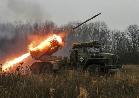 Российский «Град» обрушился на украинские войска в ДНР и попал на видео