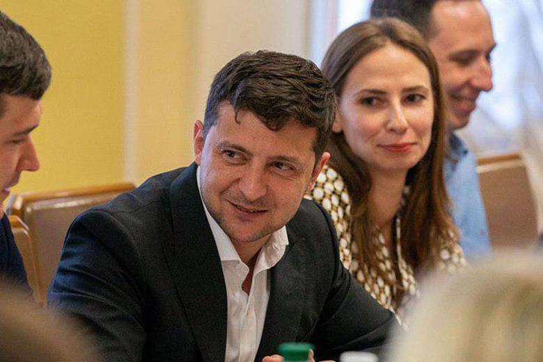 Президент Украины Владимир Зеленский (в центре)