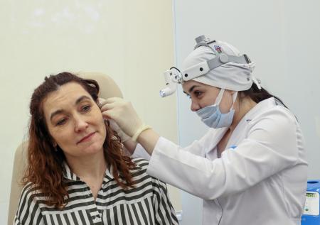 Отоларинголог назвал самые вредные для слуха звуки