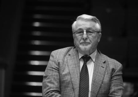 Умер известный российский акробат и дрессировщик медведей