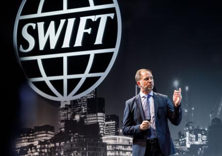 Экономист заявил о полной готовности РФ к возможному отключению от SWIFT