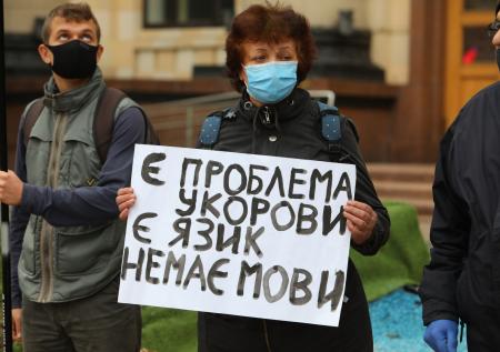 Украинцы попросили Зеленского перевести алфавит с кириллицы на латиницу