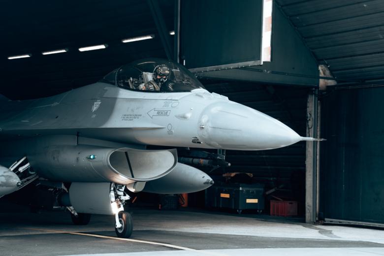 Истребитель F-16