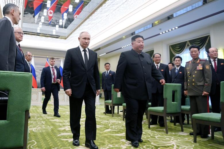 Президент РФ Владимир Путин и председатель государственных дел Корейской Народно-Демократической Республики Ким Чен Ын
