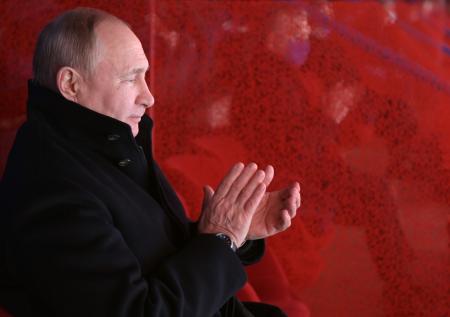 Путин назвал «вдохновляющим примером» победу Большунова на Олимпиаде