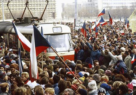 Умер последний генсек Компартии Чехословакии Милош Якеш