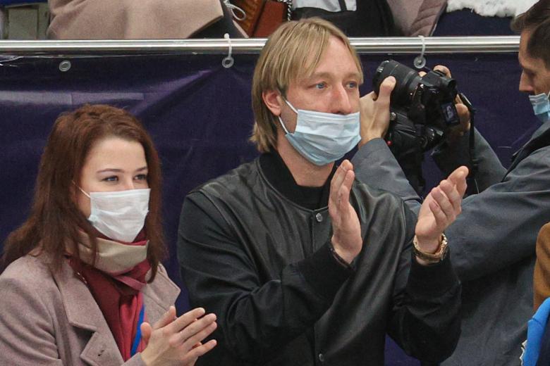 Евгений Плющенко (справа)