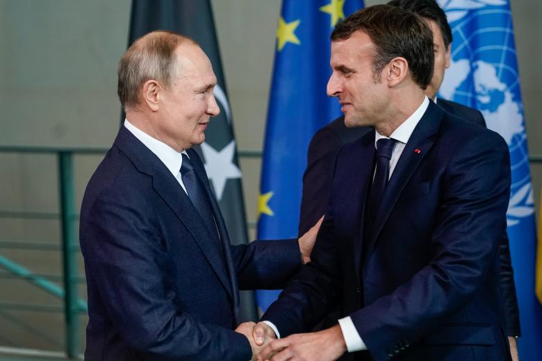 Владимир Путин и Эммануэль Макрон