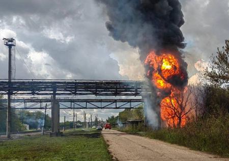 Маньяк сдружился со школьницей, нефтезаводы горят: громкие ЧП за сегодня