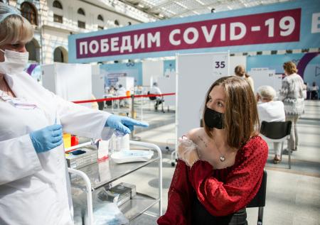 Учёный призвал честно рассказать людям о последствиях вакцинации