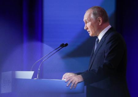 Путин заявил, что не пользуется мобильным телефоном