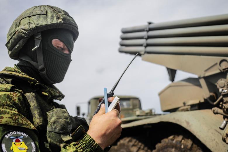 Военнослужащий ВС РФ из расчета реактивной системы залпового огня «Град»