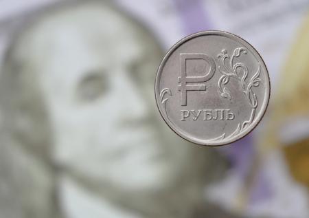 Новак объяснил, как укрепление рубля отражается на инфляции