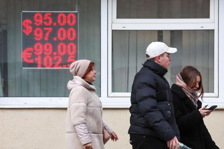 Электронное табло пункта обмена валют в Москве