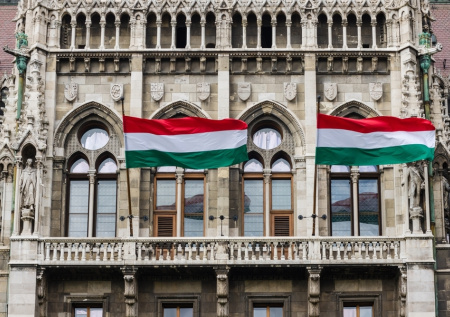 Лидер победившей в Венгрии партии уже взял курс на сближение с ЕС и НАТО