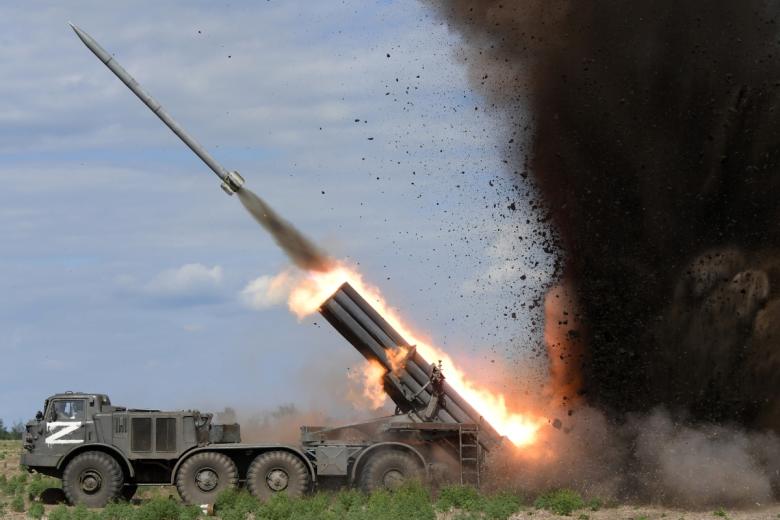 Реактивная система залпового огня «Ураган» подразделения Вооруженных сил РФ