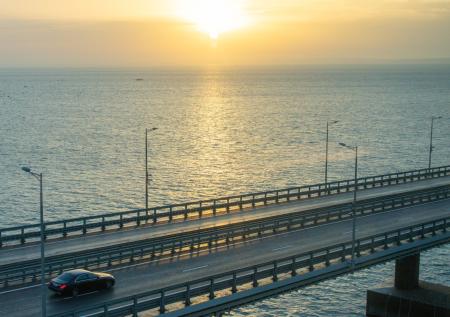 На Крымском мосту перекрыли движение автотранспорта