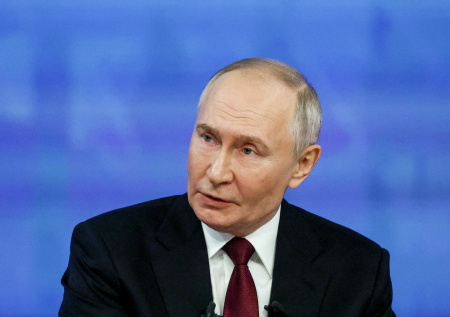 Путин поручил организовать «переезд» компаний в РФ из недружественных стран