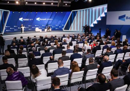 Путин рассказал о семье и заявил, что ассоциирует себя с «низами»