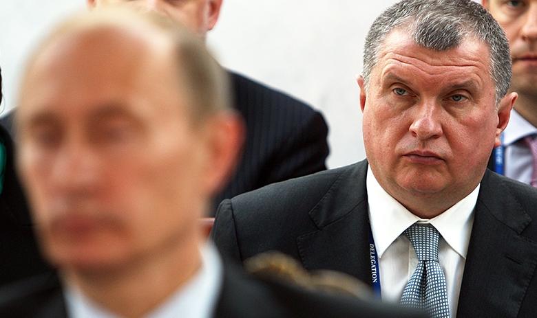 Президент РФ Владимир Путин (справа) и Игорь Сечин