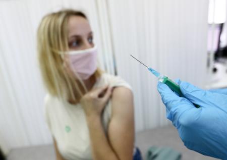 Обязательную вакцинацию от COVID ввели в Приморье