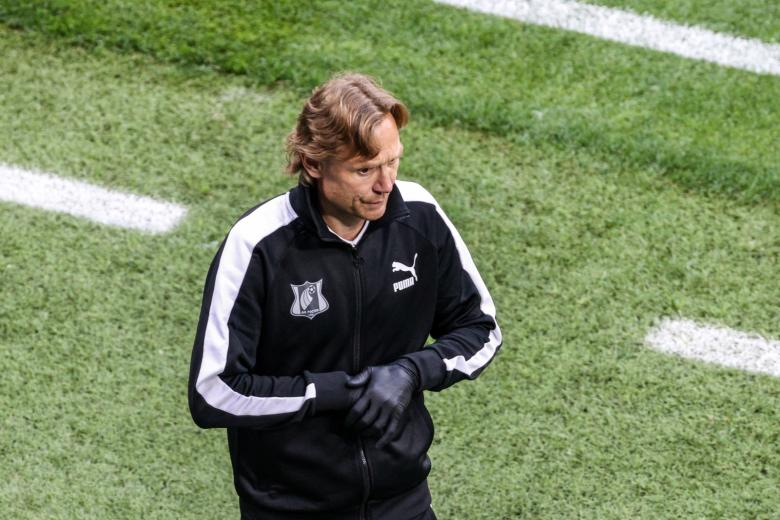 Валерий Карпин