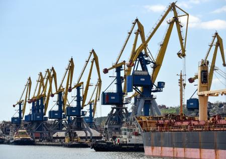 Власти Украины объявили о закрытии портов на Азовском и Чёрном морях