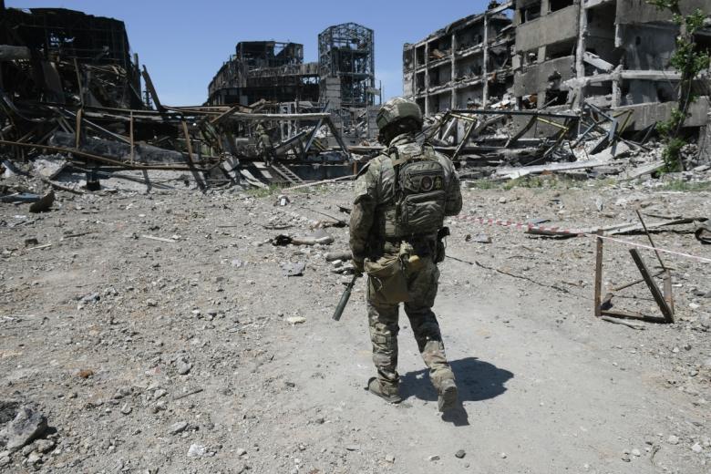 Военнослужащие РФ на территории комбината «Азовсталь» в Мариуполе