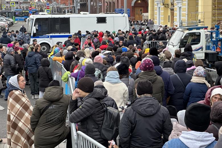 Очередь за билетами на балет «Щелкунчик» у Большого театра