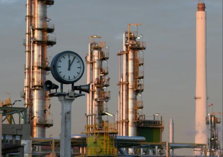 Fitch: дорогая нефть снизит конкурентоспособность белорусского топлива
