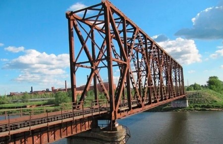 В Ярославле девушка погибла на железнодорожном мосту во время селфи