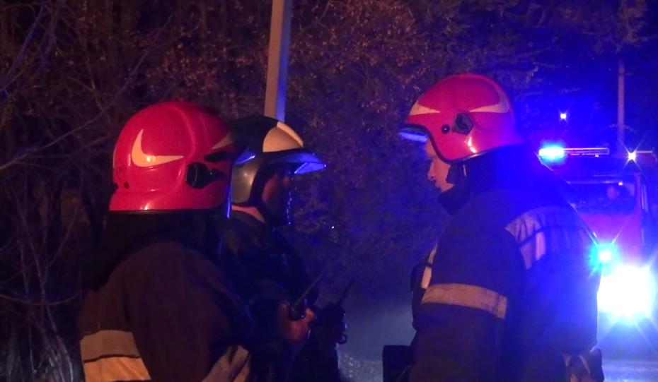Пожар на железнодорожной станции Мушкетово, возникший в результате обстрела города со стороны ВСУ