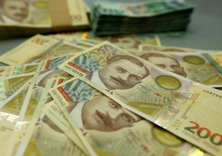 Грузинская валюта продолжает обесцениваться
