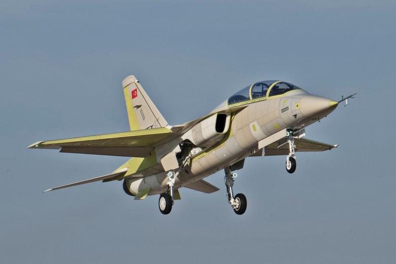 Сверхзвуковой боевой самолет Hürjet