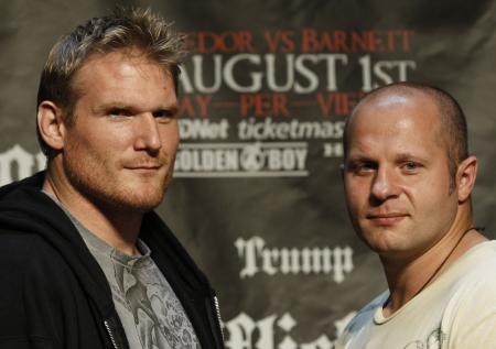 Экс-чемпион UFC не против провести бой с Емельяненко