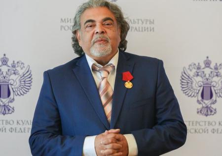Режиссёра театра «Ромэн» призвали к ответу за связь с танцовщицей
