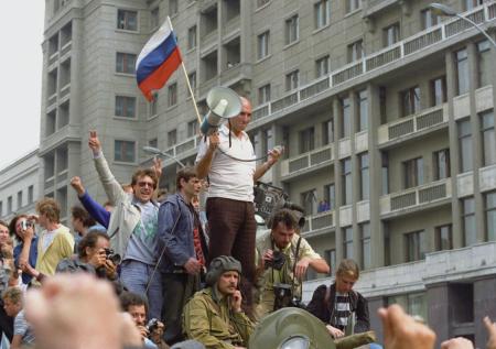 Повторяется ли «черный август»: путч, ваучеризация, дефолт, доллар по сотке
