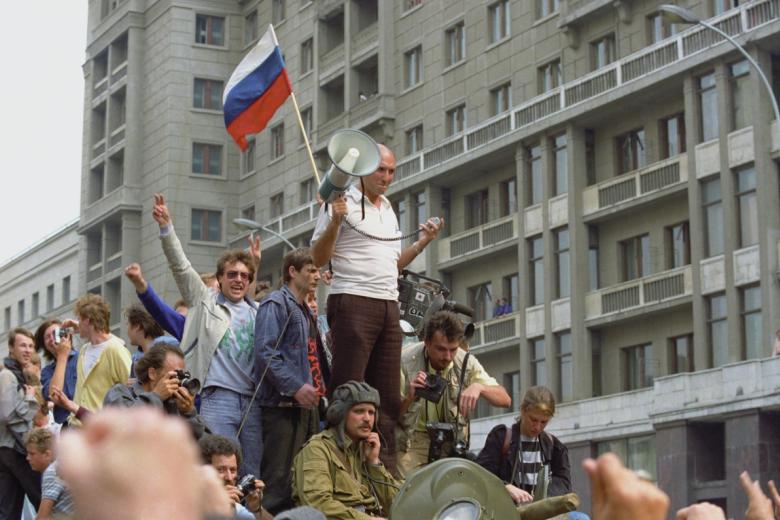 Введение в Москве чрезвычайного положения, 19 августа 1991 года. Воинские подразделения у здания Совета Министров СССР