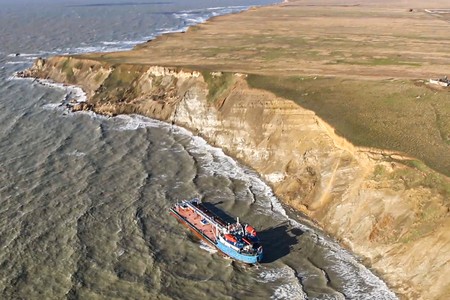 На месте ЧП с танкером в Тамани возникла новая угроза