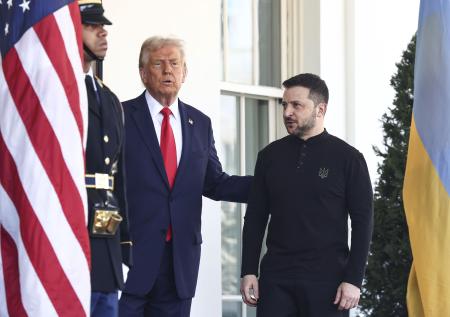 Политолог указал на тройную капитуляцию Зеленского перед Трампом