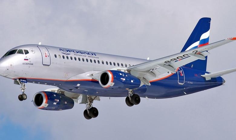 Самолёт SSJ 100