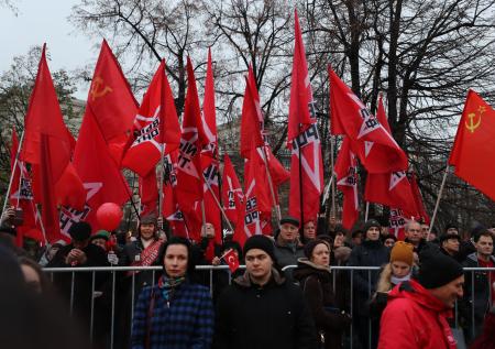 КПРФ и «Левый фронт» начали шествие в Москве