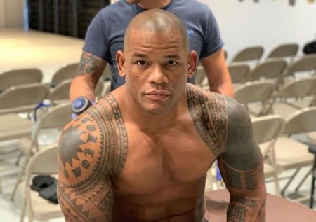 Ломбард победил Риггза и стал чемпионом BKFC в кулачных боях